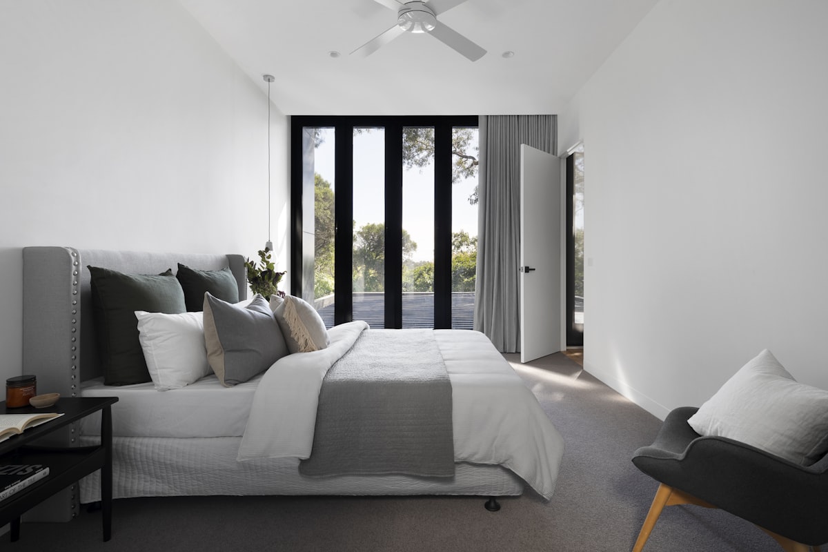 Design Slim e Luce Naturale: Il Profilo Sottile per Ambienti Luminosi